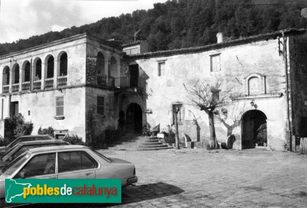 Cervelló - Can Sala de Baix (Foto: <i>Ramon M. Aragó -calaix.gencat.cat-</i>, 2986) Cervelló - Can Sala de Baix