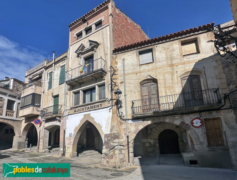 Alforja - Porxos de la plaça Mercadal (Foto: Albert Esteves, 2025) Alforja - Porxos de la plaça Mercadal