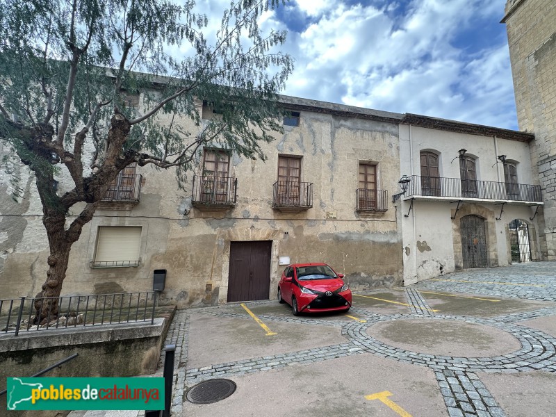 Alforja - Nucli antic. Plaça de l'Església (Foto: Albert Esteves, 2025) Alforja - Nucli antic. Plaça de l'Església