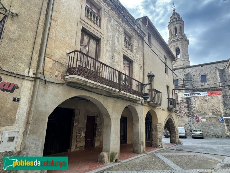 Alforja - Nucli antic. Porxos de la plaça de Dalt (Foto: Albert Esteves, 2025) Alforja - Nucli antic. Porxos de la plaça de Dalt