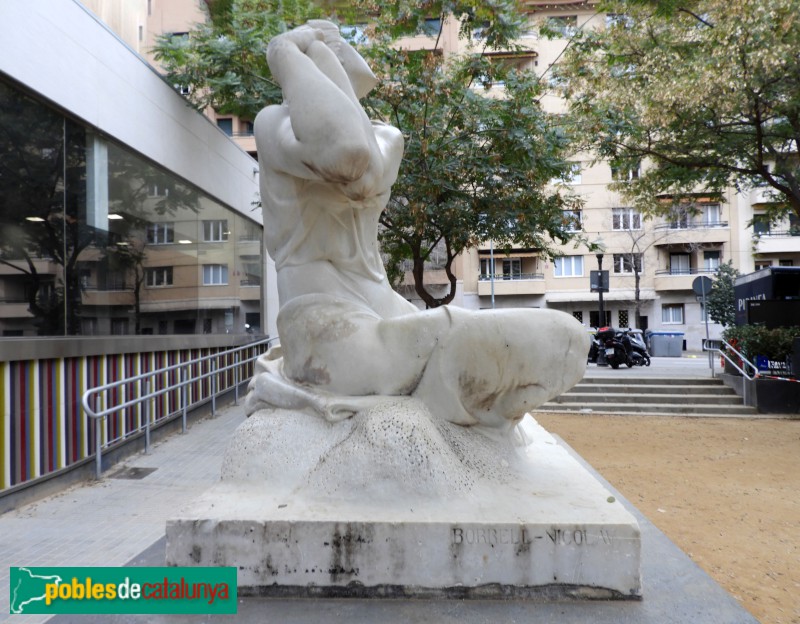 Barcelona - Nimfa que es pentina (el Retortijo)