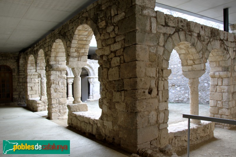 Avinyonet del Penedès - Sant Sebastià dels Gorgs. Claustre (Foto: Albert Esteves, 2012) Avinyonet del Penedès - Sant Sebastià dels Gorgs. Claustre