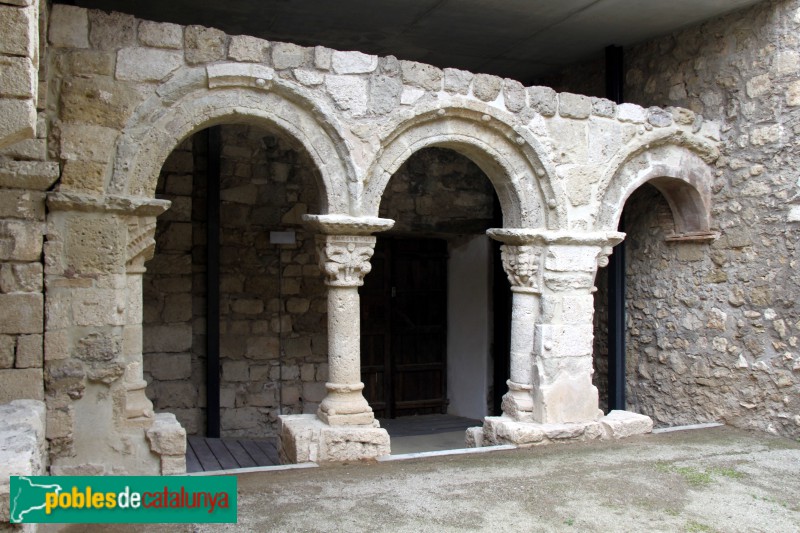 Avinyonet del Penedès - Sant Sebastià dels Gorgs. Claustre (Foto: Albert Esteves, 2012) Avinyonet del Penedès - Sant Sebastià dels Gorgs. Claustre