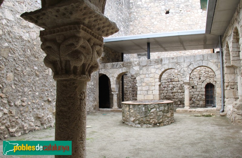 Avinyonet del Penedès - Sant Sebastià dels Gorgs. Claustre (Foto: Albert Esteves, 2012) Avinyonet del Penedès - Sant Sebastià dels Gorgs. Claustre