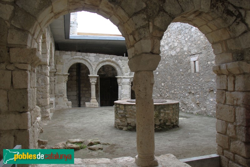 Avinyonet del Penedès - Sant Sebastià dels Gorgs. Claustre (Foto: Albert Esteves, 2012) Avinyonet del Penedès - Sant Sebastià dels Gorgs. Claustre