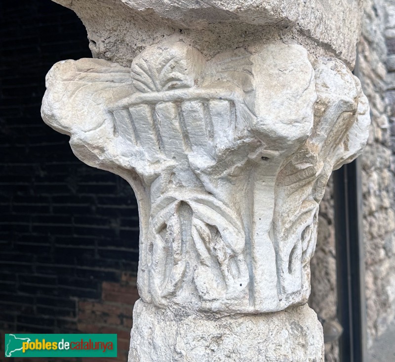 Avinyonet del Penedès - Sant Sebastià dels Gorgs. Capitell d'època romana (Foto: Albert Esteves, 2025) Avinyonet del Penedès - Sant Sebastià dels Gorgs. Capitell d'època romana