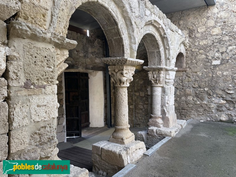Avinyonet del Penedès - Sant Sebastià dels Gorgs. Claustre (Foto: Albert Esteves, 2025) Avinyonet del Penedès - Sant Sebastià dels Gorgs. Claustre