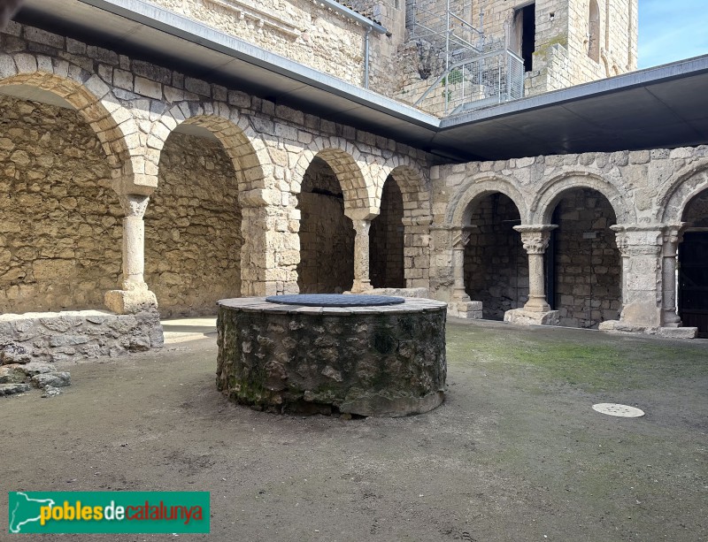 Avinyonet del Penedès - Sant Sebastià dels Gorgs. Claustre (Foto: Albert Esteves, 2025) Avinyonet del Penedès - Sant Sebastià dels Gorgs. Claustre