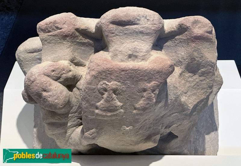 Molins de Rei - Palau dels Requesens. Dovella d'una clau d'arc