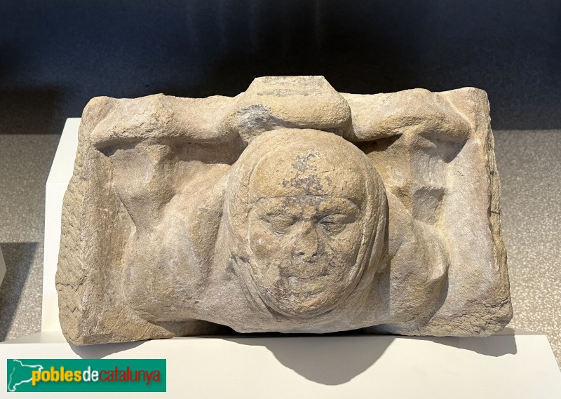 Molins de Rei - Palau dels Requesens. Dovella d'una clau d'arc