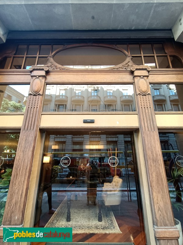 Barcelona - Via Laietana, 3 (Foto: Anna Corcoll, 2024) Barcelona - Via Laietana, 3