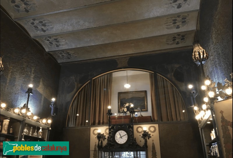 Terrassa - Farmàcia Albiñana (Foto: Sergi Suárez, 2025) Terrassa - Farmàcia Albiñana