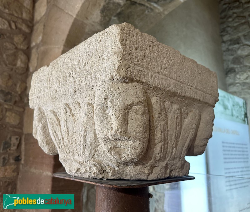 La Selva del Camp - Castell. Detall d'un capitell (Foto: Albert Esteves, 2025) La Selva del Camp - Castell. Detall d'un capitell