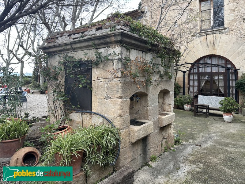 La Selva del Camp- Ermita de Paretdelgada. Cisterna i rentamans (Foto: Albert Esteves, 2025) La Selva del Camp- Ermita de Paretdelgada. Cisterna i rentamans