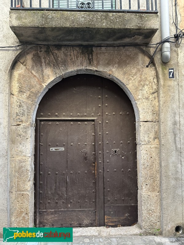 Vilaplana - Portal adovellat (Foto: Albert Esteves, 2025) Vilaplana - Portal adovellat