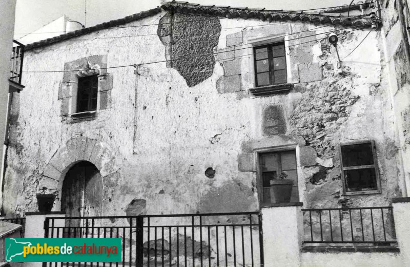 Sant Vicenç de Montalt - La Mongia (Foto: <i>Montse Viader i Crous -calaix.gencat.cat-</i>, 1985) Sant Vicenç de Montalt - La Mongia