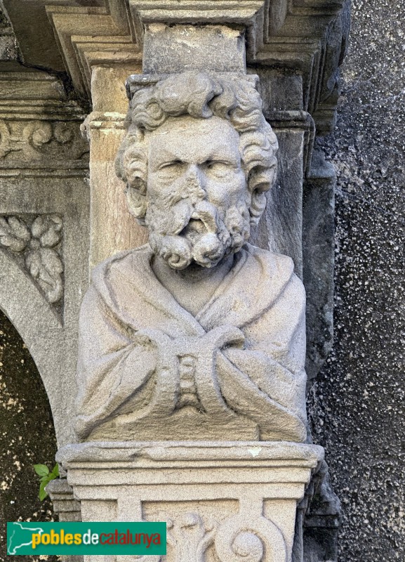 Sant Vicenç de Montalt - Basament de l'antic retaule (Foto: Albert Esteves, 2025) Sant Vicenç de Montalt - Basament de l'antic retaule