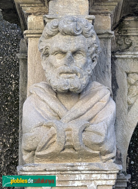 Sant Vicenç de Montalt - Basament de l'antic retaule (Foto: Albert Esteves, 2025) Sant Vicenç de Montalt - Basament de l'antic retaule