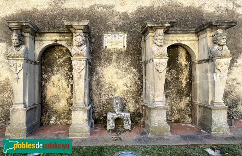 Sant Vicenç de Montalt - Basament de l'antic retaule (Foto: Albert Esteves, 2025) Sant Vicenç de Montalt - Basament de l'antic retaule