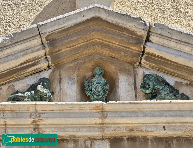 Sant Vicenç de Montalt - Església de Sant Vicenç. Detall portada