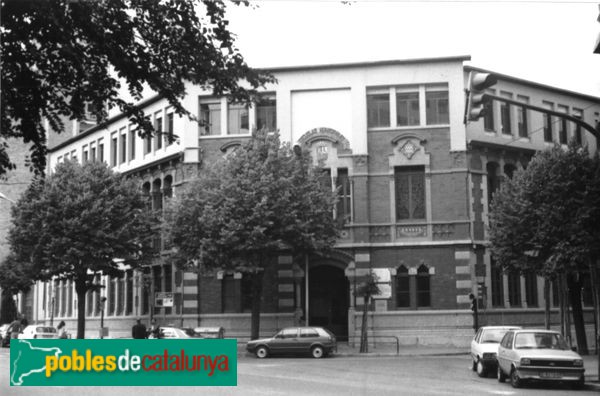Girona - Col·legi Joan Bruguera (Foto: <i>Joan Molina -calaix.gencat.cat-</i>, 1988) Girona - Col·legi Joan Bruguera