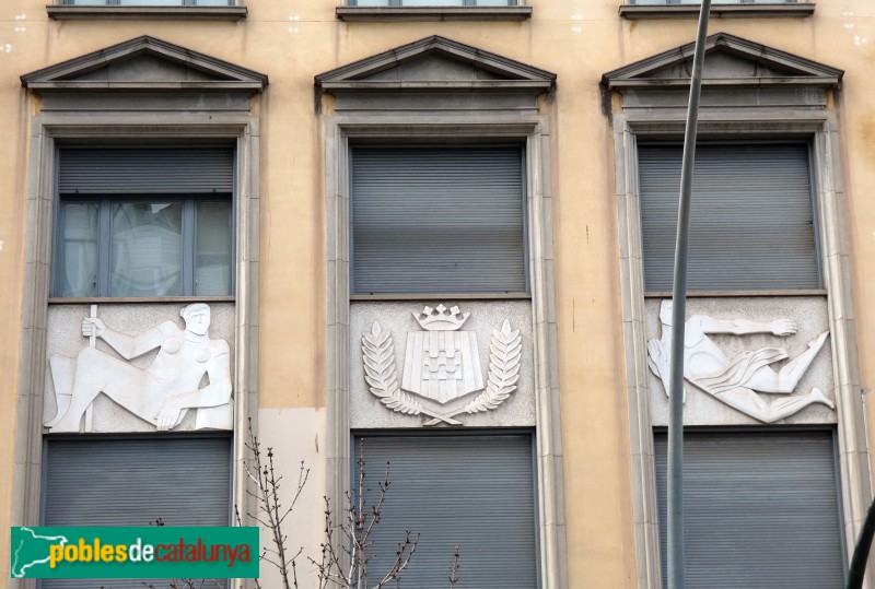 Girona - Cambra de Comerç. Relleus de Fr. Torres Monsó