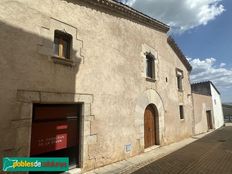 Campllong - Can Pou (Foto: Albert Esteves, 2025) Campllong - Can Pou