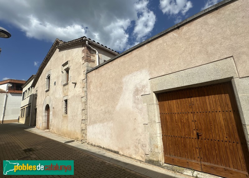 Campllong - Can Pou (Foto: Albert Esteves, 2025) Campllong - Can Pou