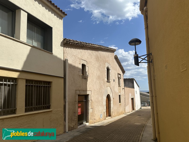 Campllong - Can Pou (Foto: Albert Esteves, 2025) Campllong - Can Pou