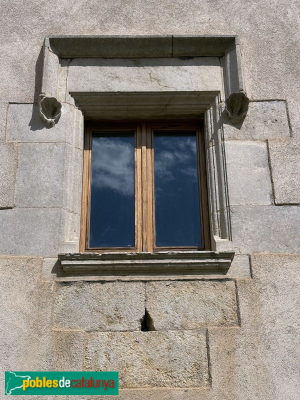 Campllong - Can Pou (Foto: Albert Esteves, 2025) Campllong - Can Pou