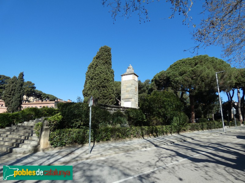 Sant Andreu de Llavaneres - Monument al cardenal Vives i Tutó