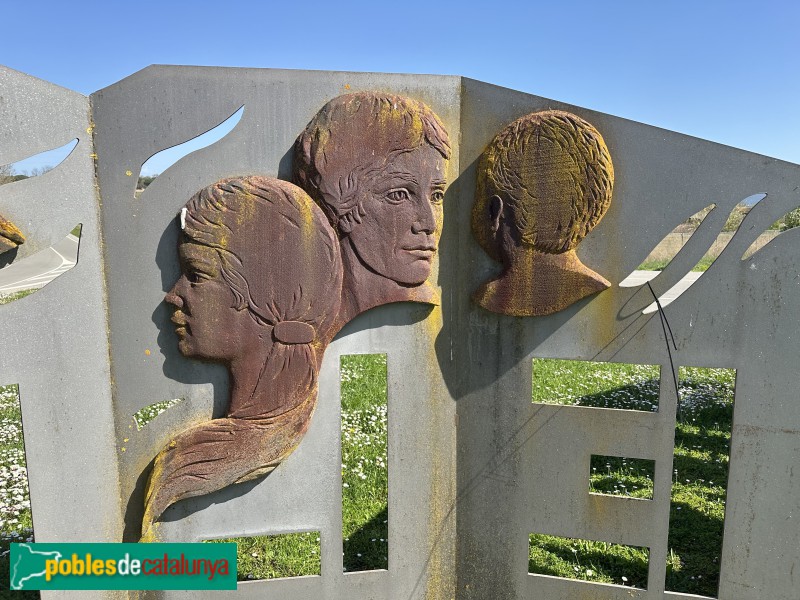 Fornells de la Selva - Escultura <i>Fornells</i> (Foto: Albert Esteves, 2025) Fornells de la Selva - Escultura <i>Fornells</i>