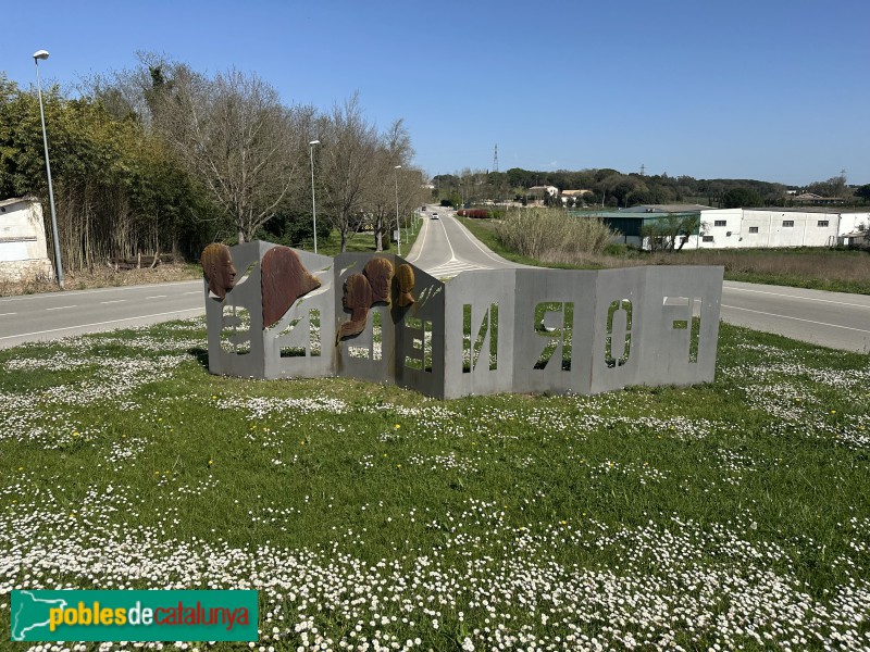 Fornells de la Selva - Escultura <i>Fornells</i> (Foto: Albert Esteves, 2025) Fornells de la Selva - Escultura <i>Fornells</i>