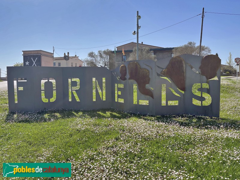 Fornells de la Selva - Escultura <i>Fornells</i> (Foto: Albert Esteves, 2025) Fornells de la Selva - Escultura <i>Fornells</i>