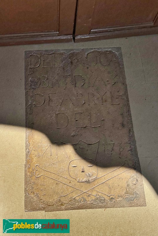 Mont-roig del Camp - Ermita de la Mare de Déu de la Roca. Làpida de 1737 (Foto: Albert Esteves, 2024) Mont-roig del Camp - Ermita de la Mare de Déu de la Roca. Làpida de 1737