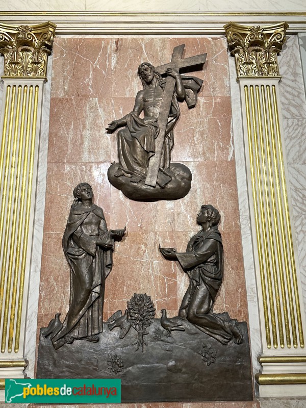 Mataró - Basílica de Santa Maria. Capella de les Santes. Relleus de Jordi Puiggalí