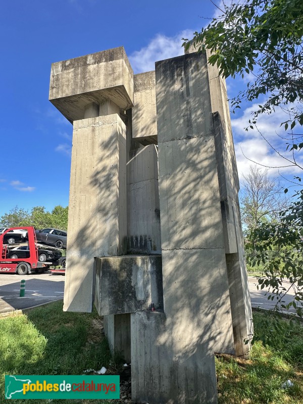Subirats -Escultura <i>L'edat del formigó</i>. Autopista AP-7