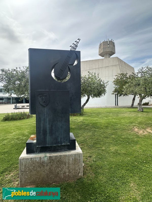 L'Hospitalet de linfant - Centre Cultural Infant Pere i dipòsit Hifrensa (Foto: Albert Esteves, 2025) L'Hospitalet de linfant - Centre Cultural Infant Pere i dipòsit Hifrensa