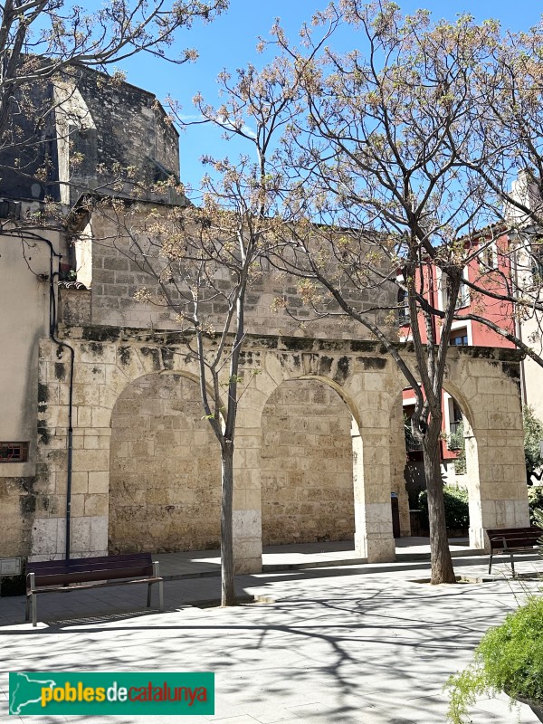 Vila-seca - Plaça de l'Església. Arcades de l'antiga Peixateria