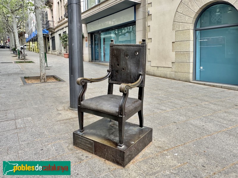 Mataró - Escultura <i>La Cadira de l'Alcalde</i>