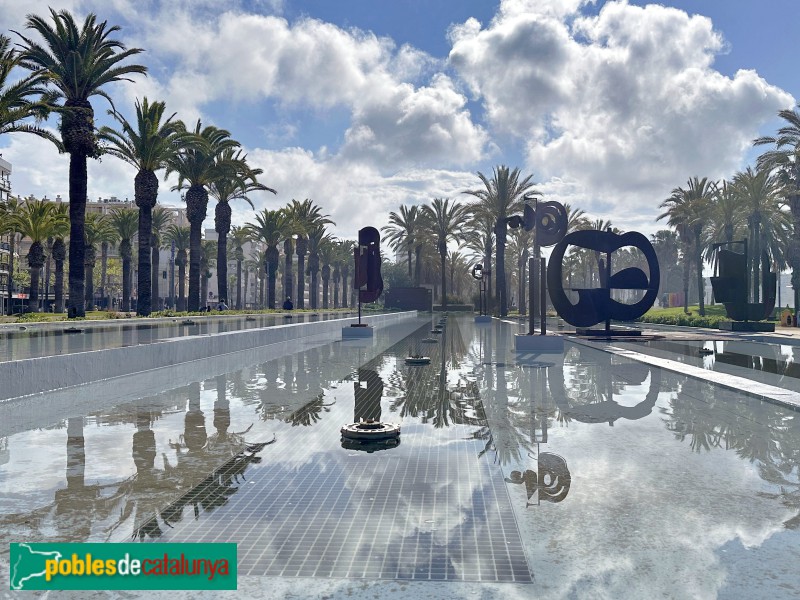 Salou - Passeig Jaume I.  Escultures mòbils de Pablo Bruera