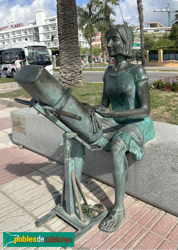 Salou - Escultura <i>la Puntaire</i>