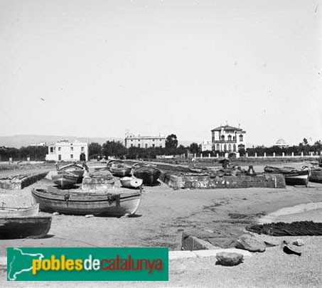 Salou - Port de Salou amb la casa Bonet al fons (Foto: <i>Pere Bonet Marquès -Arxiu Fotogràfic Centre Excursionista de Catalunya-</i>, 1910-1920) Salou - Port de Salou amb la casa Bonet al fons