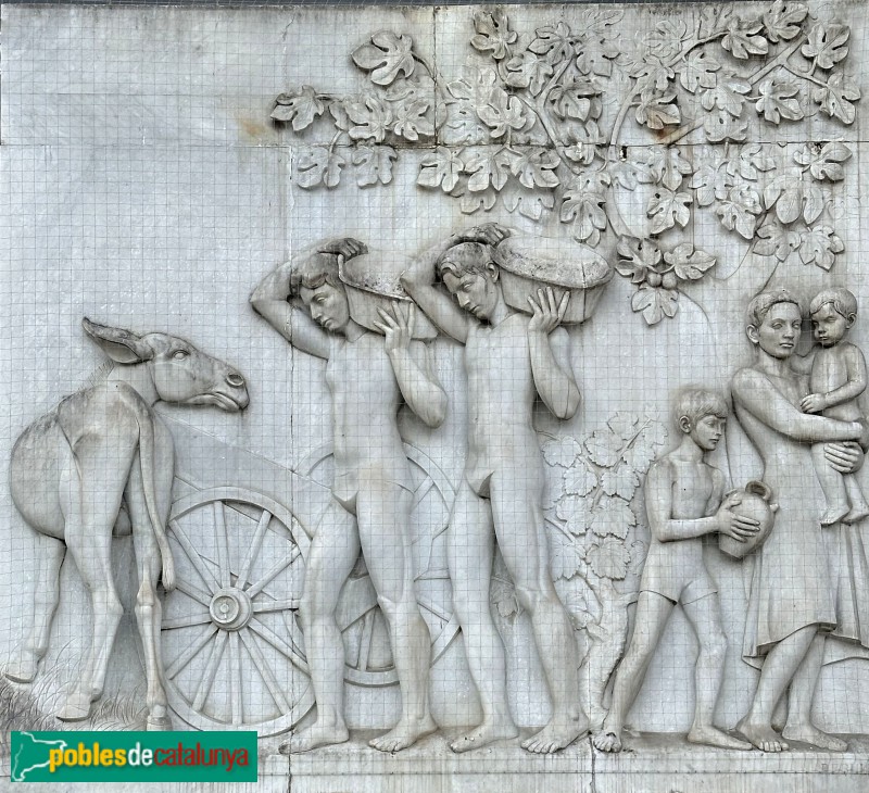 Tarragona - Edifici Caixa Tarragona. Relleu de l'Agricultura (Joan Rebull) (Foto: Albert Esteves, 2025) Tarragona - Edifici Caixa Tarragona. Relleu de l'Agricultura (Joan Rebull)