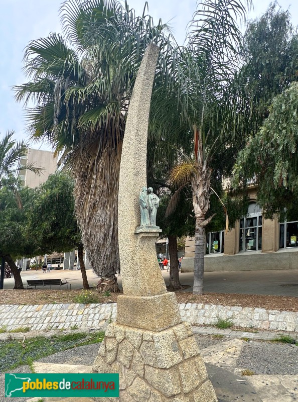 Mataró - Escultura </i>Les Santes</i>