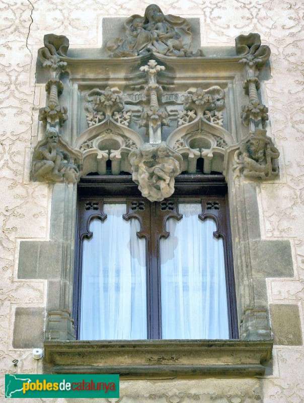 Mataró - Casa Coll i Regàs. Escultura