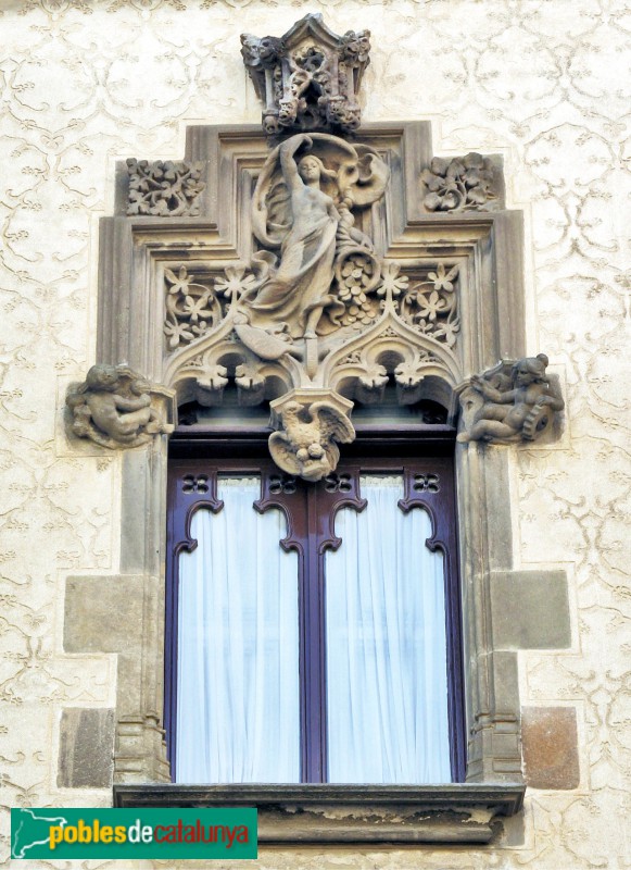 Mataró - Casa Coll i Regàs. Escultura