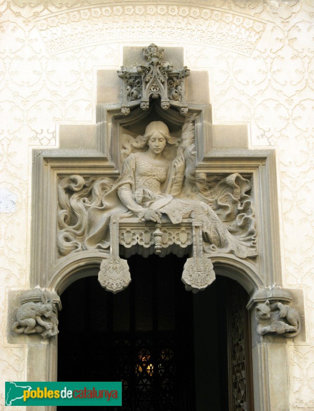 Mataró - Casa Coll i Regàs. Escultura