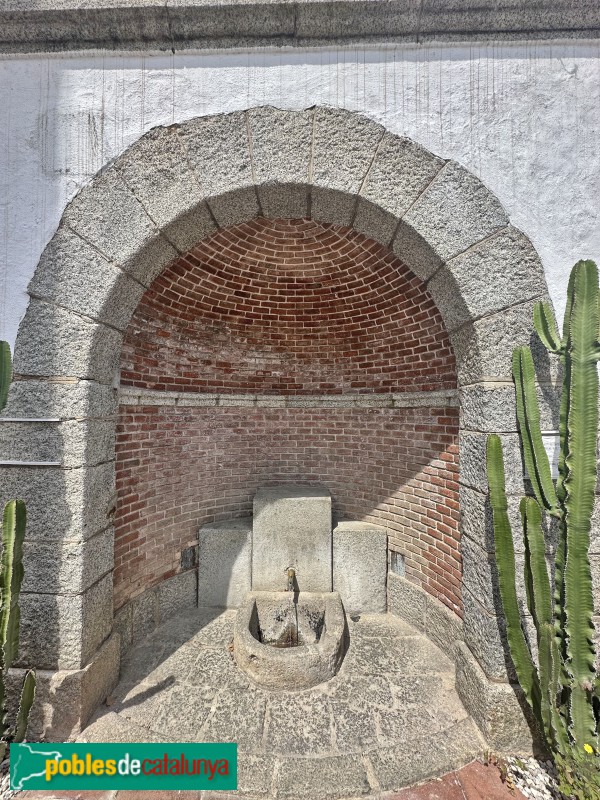 Caldes d'Estrac - Font dels banys termals