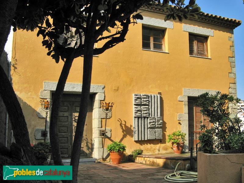 Caldes d´Estrac - Escut de Barcelona (Subirachs)